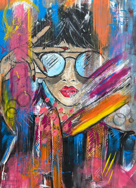 Sunglasses, Originalbild von Noah Kaufmann: Frau mit runder blauer Sonnenbrille