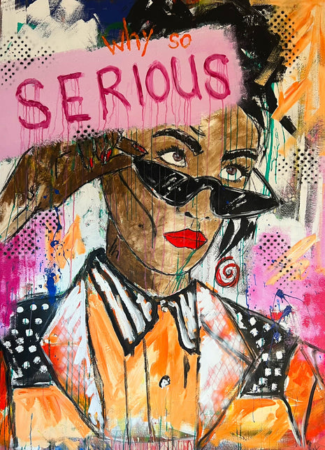 Why so serious, Originalbild von Noah Kaufmann: Frau mit Cat-Eye-Sonnenbrille und Nietenjacke